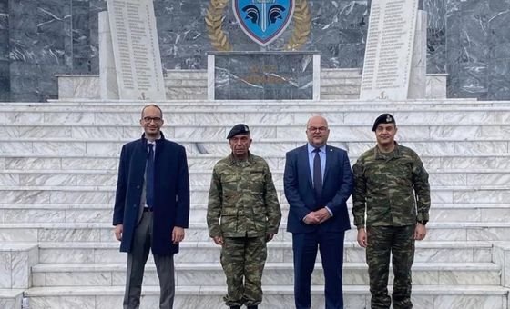 Δωρεά 10 απινιδωτών στο Δ΄ Σώμα Στρατού «Θράκη» από τη ΔΕΔΑ